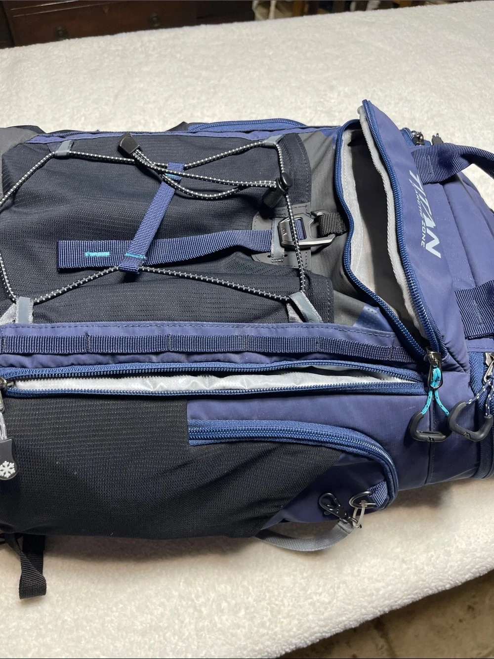 Titan by Artic Zone Navy & Black 26-Can Everyday Backpack